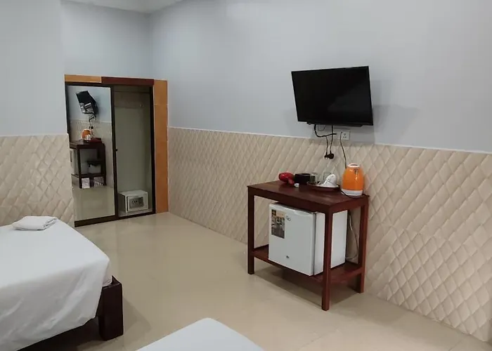 Elmas Hotel 3*